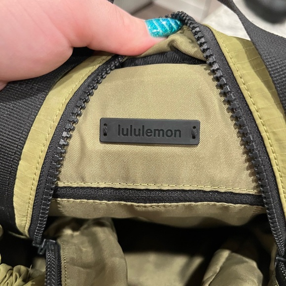 lululemon backpack with detachable belt bag - Picture 13 of 16